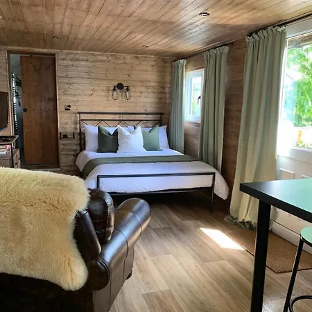 1 Bedroom Woodland Apartment Launceston